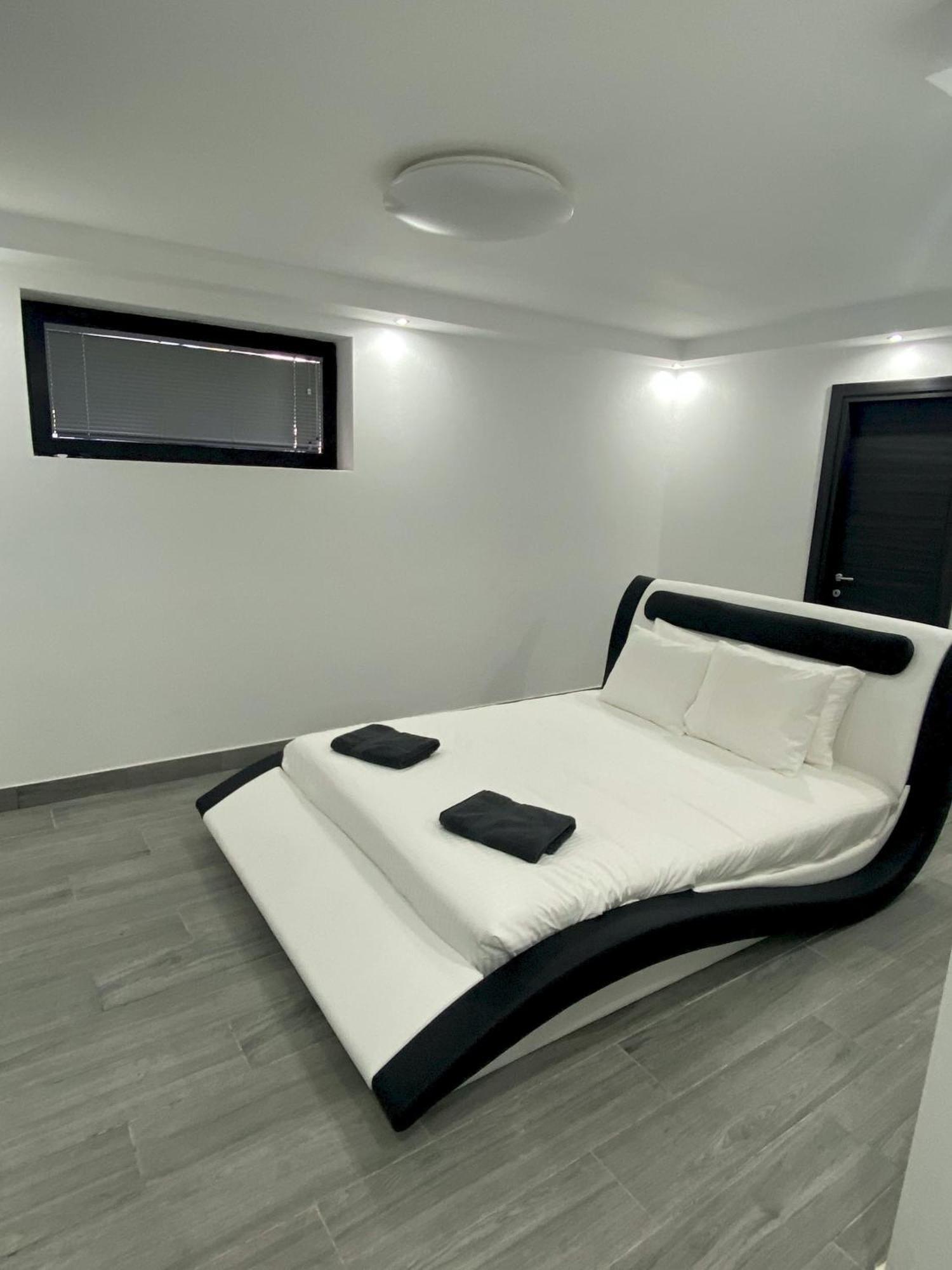 Villa Poseidon Corralejo With Private Heated Pool, Sauna And Stunning Volcano Views By Amazzzing Travel Buitenkant foto